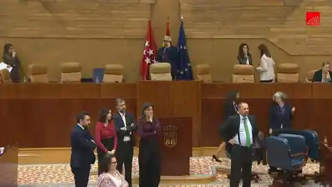 Imagen 1 de Susto en la Asamblea de Madrid tras la indisposición de un diputado del PSOE