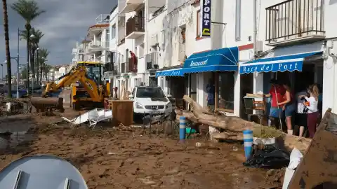 Imagen 1 de Govern y Alcanar firman un pacto para reubicar a los vecinos del barranco del Llop frente al riesgo de inundaciones