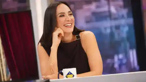 Imagen 1 de El top de Zara que Tamara Falcó llevó a 'El Hormiguero' cuesta solo 30 euros y es uno de los imprescindibles para el próximo 'look' navideño