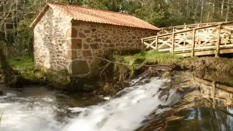 Imagen 1 de La ruta del río Anllóns: un paraíso natural entre cascadas, molinos y frondosos bosques