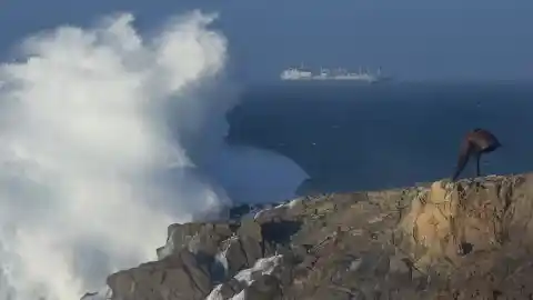 Imagen 1 de Alerta naranja este sábado en A Coruña y Pontevedra por un temporal costero