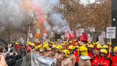 Imagen 1 de Bomberos voluntarios se movilizan en defensa de sus derechos laborales