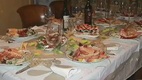 Imagen 1 de Cuántos pasos tienes que dar para quemar las calorías de Nochebuena o de una copa de champán o de vino, según la ciencia