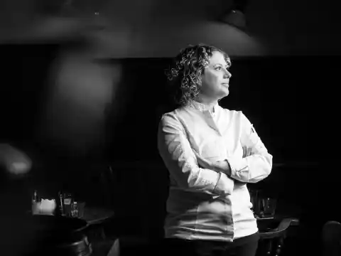 Imagen 1 de Sally Abé, chef: “El trabajo de cocinero se ha vuelto más fácil, pero sigue sin incluir a las mujeres”