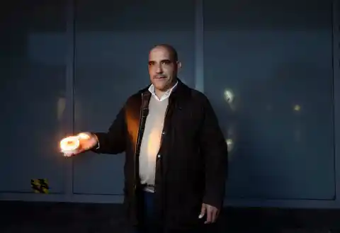 Imagen 1 de Uno de los promotores de la señal V-16 de tráfico: “Es duro oír el testimonio de víctimas que han sufrido amputaciones al poner los triángulos”