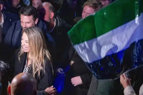 Imagen 1 de Última hora de la actualidad política, en directo | 122 votantes de los 124 afectados por el robo en Correos ya han podido votar en Extremadura