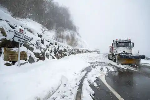 Imagen 1 de Tráfico alerta de fuertes nevadas a partir de mañana en plena Operación Navidad