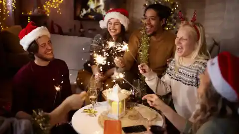 Imagen 1 de Si vas a celebrar las fiestas navideñas en tu casa, esta es la franja de horas en las que debes controlar el ruido si tienes vecinos