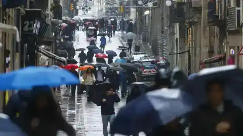 Imagen 1 de Lluvia, política, cultura y celebraciones navideñas en las imágenes del día