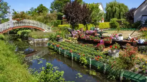 Imagen 1 de Parece Venecia pero está en Francia: los espectaculares jardines de Amiens repartidos en 300 hectáreas de antiguos pantanos