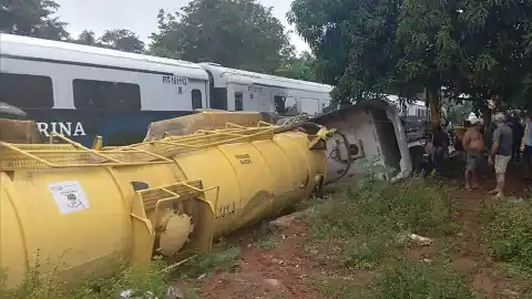Imagen 1 de El tren interoceánico con 148 pasajeros choca en México con un tráiler sin dejar heridos
