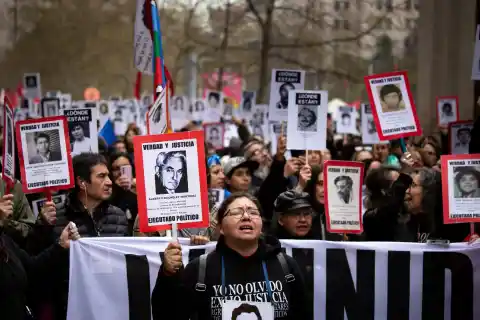 Imagen 1 de La generación que fue víctima de la dictadura de Pinochet, desolada ante el triunfo de Kast en Chile