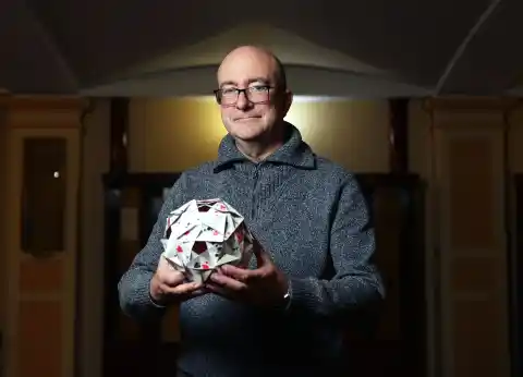 Imagen 1 de Fernando Blasco, matemático: “Ganar el Gordo es más difícil que encontrar un regalo escondido en un asiento del Bernabéu”