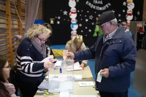 Imagen 1 de La jornada electoral de las elecciones extremeñas del 21D, en imágenes