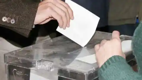 Imagen 1 de Qué se necesita para votar en las elecciones de Extremadura: ¿se puede acudir sin DNI o con el DNI caducado?