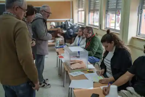 Imagen 1 de La participación electoral cae en Extremadura casi seis puntos a mitad de la jornada