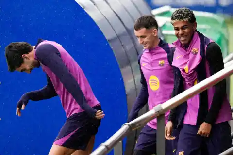 Imagen 1 de Villarreal - FC Barcelona en directo | Los azulgrana buscan acabar el año con una victoria ante el tercer clasificado