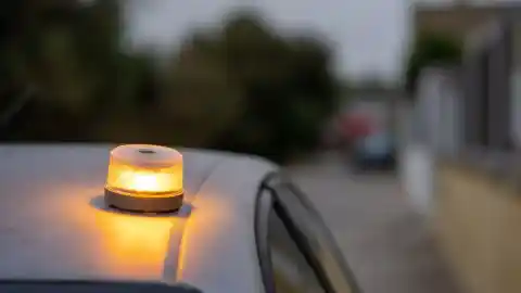 Imagen 1 de La duda de muchos sobre las balizas V16: ¿Qué significa fecha inválida de certificación?