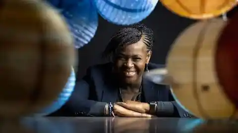 Imagen 1 de Maggie Aderin-Pocock, astrofísica del University College de Londres: "Estoy convencida de que hay vida ahí fuera"