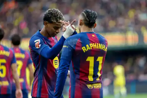 Imagen 1 de Raphinha, Lamine Yamal y Joan García resuelven al Barcelona