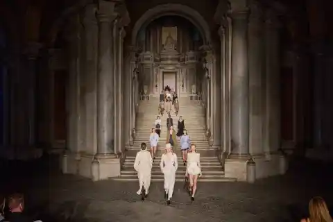 Imagen 1 de La visión que tuvo Achille Maramotti al fundar Max Mara sigue vigente. Quedó patente en el desfile ‘resort’ con el que la firma arrancaba festejos por su 75 aniversario