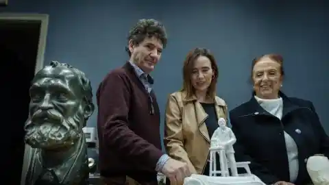 Imagen 1 de Reus conmemora el Any Gaudí con una gran escultura del arquitecto