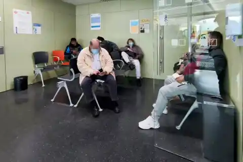 Imagen 1 de La gripe hace mella en las plantillas de los hospitales a las puertas del pico de la epidemia