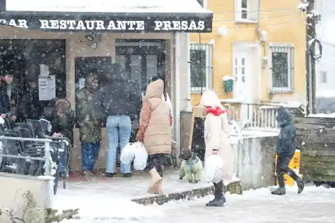 Imagen 1 de La Aemet pone en alerta amarilla al norte y noreste del país por nieve, con temperaturas inferiores a lo habitual