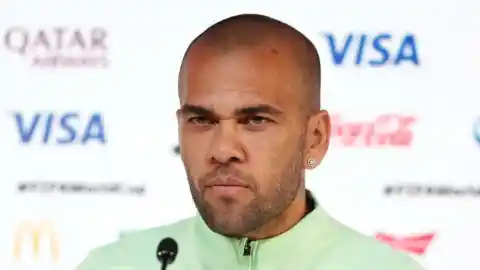 Imagen 1 de Dani Alves compra un club portugués y se ficha para volver a jugar al fútbol