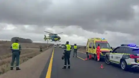 Imagen 1 de Dos heridos en una colisión múltiple al circular un coche en sentido contrario la A-6 en Zamora