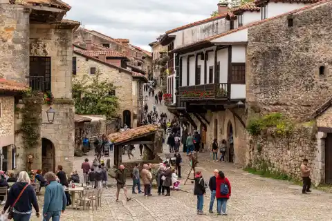 Imagen 1 de Una delicia cántabra entre casonas y reliquias