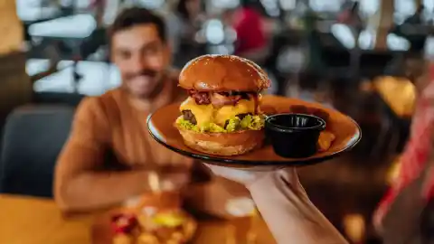 Imagen 1 de Trucos para la hamburguesa perfecta: "Salpimenta la carne en la plancha"