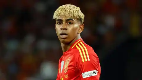 Imagen 1 de La baja de última hora de Yamal en La Roja desató una lluvia de mensajes de odio