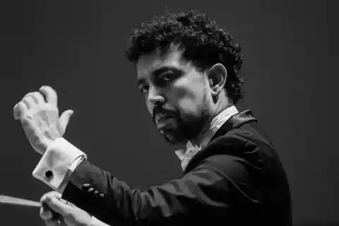 Imagen 1 de Luis Toro, director de orquesta: “El público, como en la política, se comporta de manera bastante libre”