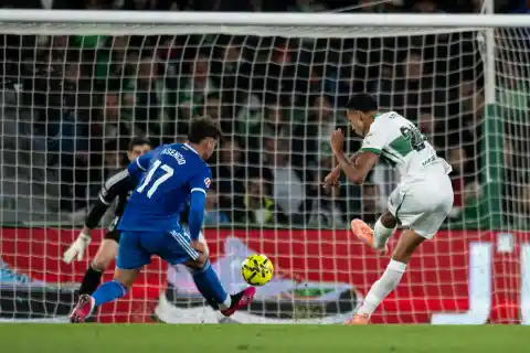 Imagen 1 de El Real Madrid se tuerce y enlaza en Elche su tercer partido sin ganar