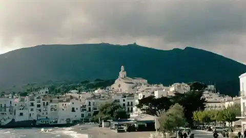 Imagen 1 de Cadaqués en invierno: un itinerario para conocer el pueblo entre los locales