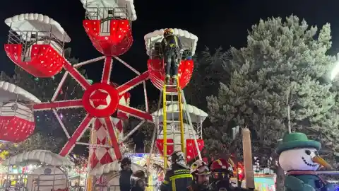 Imagen 1 de Rescatan a cuatro menores y un adulto atrapados en una noria infantil en Móstoles