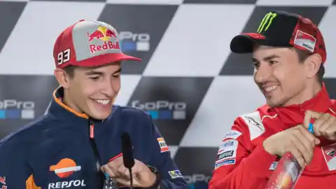 Imagen 1 de El padre de Jorge Lorenzo alaba a Marc Márquez: "Es el que más trabaja y entrena de manera inteligente"