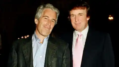 Imagen 1 de Trump viajó en el avión de Epstein “muchas más veces” de lo que se creía, según nuevos papeles del Departamento de Justicia