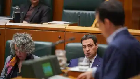 Imagen 1 de El Parlamento vasco aprueba los Presupuestos de 2026 con los votos de PNV y PSE-EE