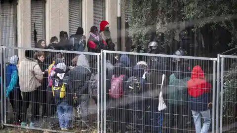 Imagen 1 de Illa y Albiol acercan posiciones para resolver la crisis de Badalona