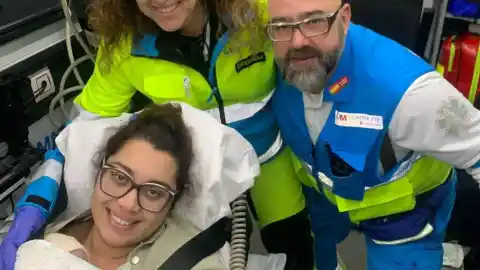 Imagen 1 de Da a luz en su casa con ayuda de una vecina guiada por el SUMMA 112