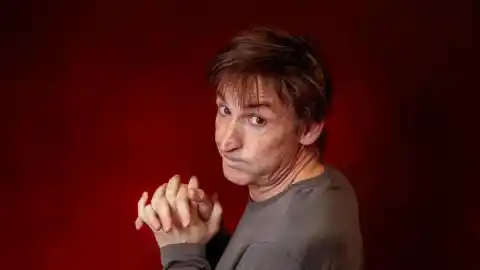 Imagen 1 de Albert Pla: “Te ríes de los terraplanistas, pero el 90% de la población mundial cree en Dios?”