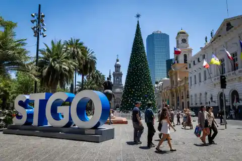 Imagen 1 de Cómo funciona el comercio durante la Navidad 2025 y el Año Nuevo 2026 en Chile