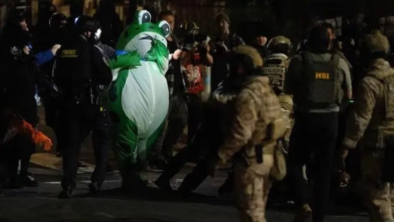 Imagen 1 de Un ejército de ranas contra Trump: la insurrección que se extiende por EEUU como símbolo de resistencia civil