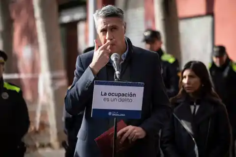 Imagen 1 de Los comunes denuncian a Albiol por delito de odio y discriminación hacia los desalojados del B9 de Badalona