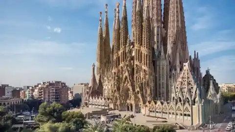 Imagen 1 de El error irreparable de la Sagrada Familia que se puede ver a simple vista y Gaudí ignoró