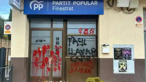 Imagen 1 de Atacan con pintadas la sede del PP en Finestrat, localidad de la que era alcalde Pérez Llorca
