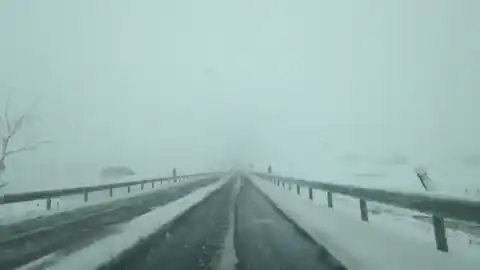 Imagen 1 de La nieve obliga a usar cadenas en dos carreteras catalanas de las provincias de Barcelona y Lleida