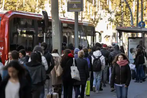 Imagen 1 de La crisis de Rodalies satura los autobuses interurbanos: “Es menos estresante que ir en tren”